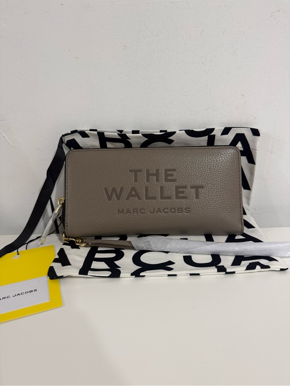 NWT Marc Jacobs The Leather Continental Wallet cement